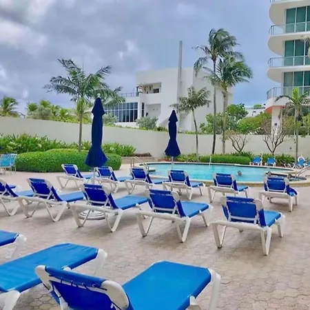 Beautiful Penthouse Condo With Stunning Views Of Both Ocean And City-2